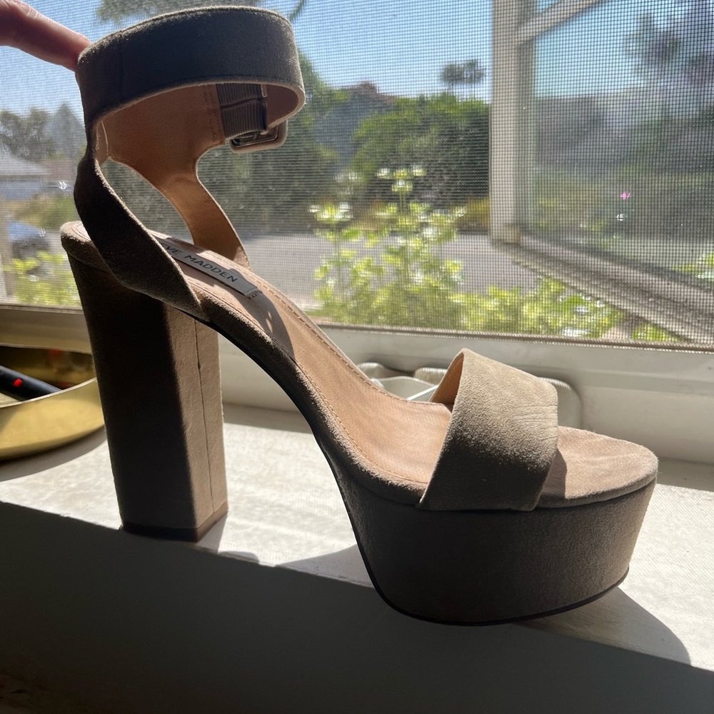 STEVE MADDEN PLATFORM HEELS